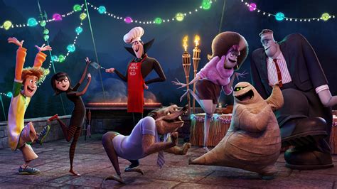Hotel Transylvania 2 HD Wallpaper: Dracula and Friends Party Scene