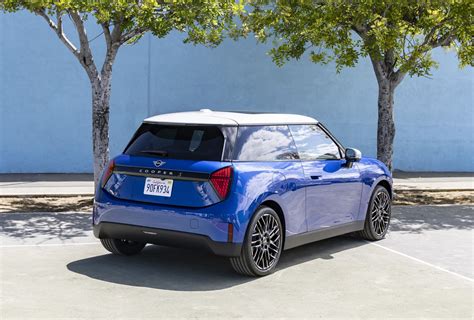 2025 Mini Cooper S Finally Reveals Its Grown-Up New Look And EV Styling ...