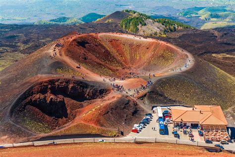 https://www.travual.com/userfiles/fotos/crater-etna_2783_xl.jpg