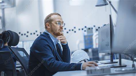 Engineer Using Computer 的图像结果