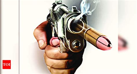 Two brothers brandish gun at BKC bar owner | Mumbai News - Times of India