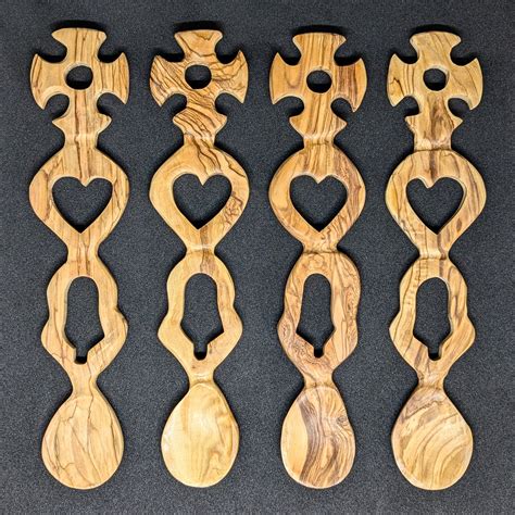 Traditional Welsh Symbols - Welsh High Street