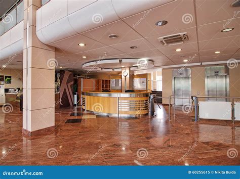 Le Lobby Du Centre Commercial 的图像结果