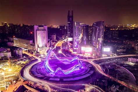 光谷步行街惊现亿万神秘光束，百万人潮争相涌入！ | 武汉麦塔威科技有限公司