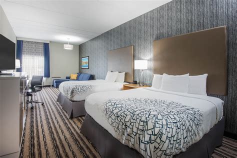 La Quinta Inn & Suites by Wyndham Buffalo Amherst | Buffalo, NY Hotels