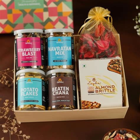 Omay Foods WONDERFUL DELIGHTS GIFT BOX | Gourmet Gift Hamper with ...