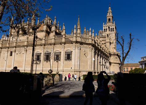 Santa Cruz, el barrio de Sevilla que condensa más historia y belleza ...