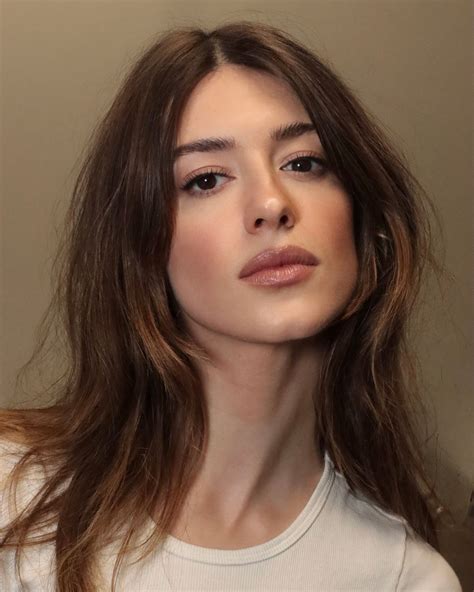 Daisy Edgar-Jones’s “Soft Focus” Glam Is 2025’s Trend to Try | Vogue