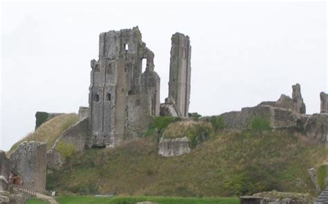 Ruins of Corfe Castle in bournemouth United Kingdom - reviews, best ...