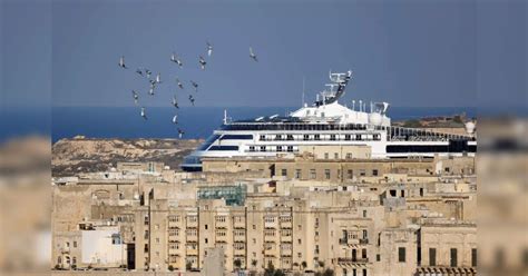 Cruise lines, eager to go, clash with Florida on vaccines, ETTravelWorld