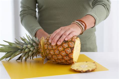 How To Cut Stars Out Of Pineapple at Rodney Hickman blog