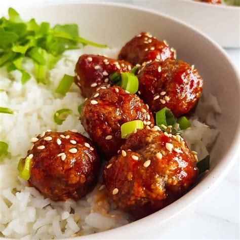Spicy Honey Sriracha Meatballs | Hint of Healthy