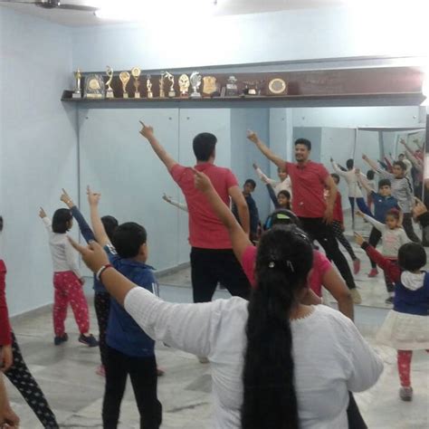 Step by Step Dance Academy (dehradun)