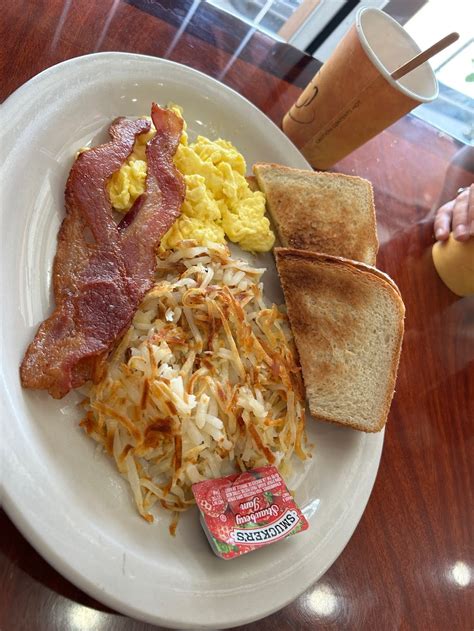 Lucky's Bakery & Cafe | 2666 Geneva Ave, Daly City, CA 94014, USA