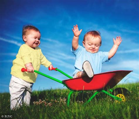 玩气球的小朋友高清图片下载-正版图片501125740-摄图网
