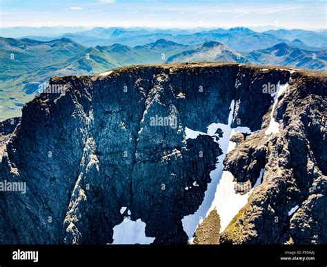 Tallest mountain in the united kingdom hi-res stock photography and ...