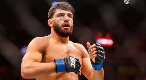 Podcast Host Playfully Trolls Arman Tsarukyan By Blasting Ilia Topuria ...