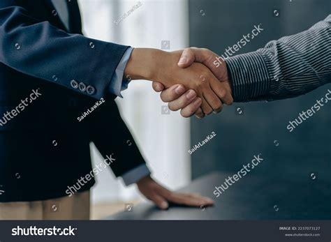 Upper Hand Handshake 的图像结果