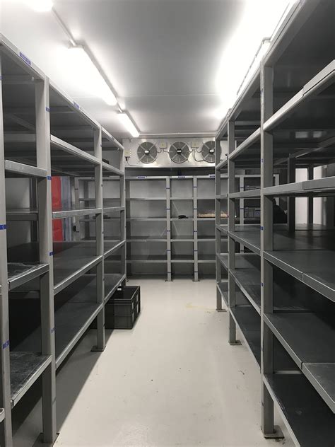 Walk-In Freezer Installation 的图像结果