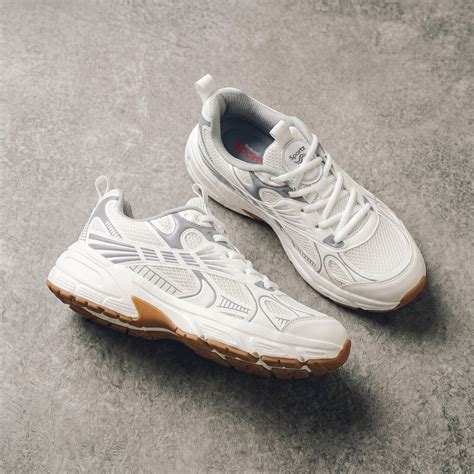 Shop Comfortable Men's Sports Shoes Online – Walkaroo Footwear