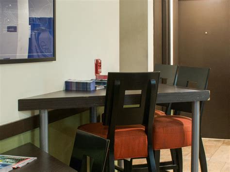 Hudson River Hotel - Booking.si