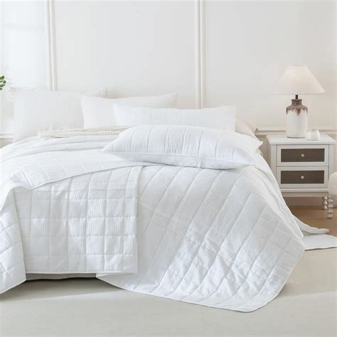 Amazon.com: Farying White Quilt King Size Oversized(120"x128"),Waffle ...