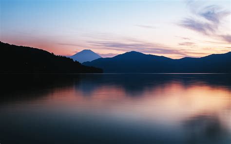 蓝天山峦与平静的湖面摄影高清图片_大图网图片素材