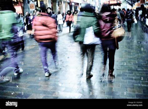 Business People Walking On Wall Street 的图像结果