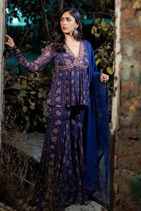 Mrunal Thakur in Dilek – Ridhi Mehra