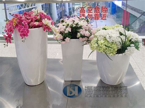玻璃钢景观花盆发往珠海 - 深圳市欧卡德玻璃钢装饰工程有限公司