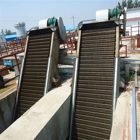 机械格栅污水处理设备的寿命受那些因素影响-潍坊恒远环保水处理设备有限公司