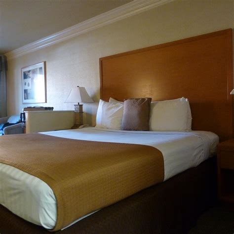 BEST WESTERN INN & SUITES LEMOORE - Prices & Hotel Reviews (CA)