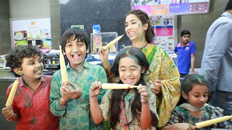 Kulfi Kumar Bajewala cast takes you to a colourful Lucknow market | TV ...