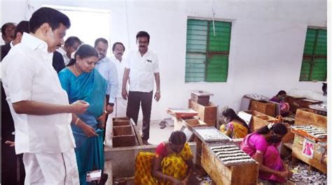 கோவில்பட்டியில் தீப்பெட்டித் தொழிற்சாலையில் முதல்வர் ஸ்டாலின் ஆய்வு ...