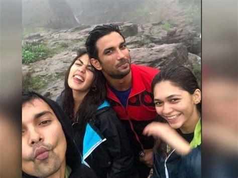 Rhea Chakraborty Shares an Emotional Statement for Late Sushant Singh ...