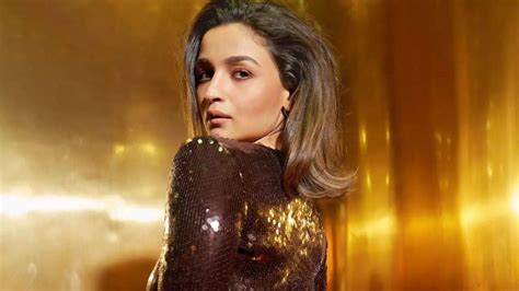 5 Celeb-Inspired Makeup Looks For Your Christmas Evening | Skincare ...