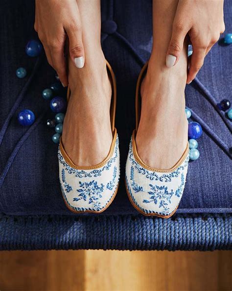 Buy Handcrafted Leather Juttis for Women Online – Fizzy Goblet