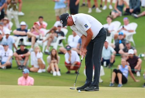 Matt Kuchar surpasses LIV Golf's Cameron Smith in stats, demonstrates ...