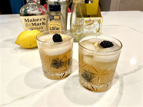 Honey Lemon Whiskey Cocktail - zezzacooks.com