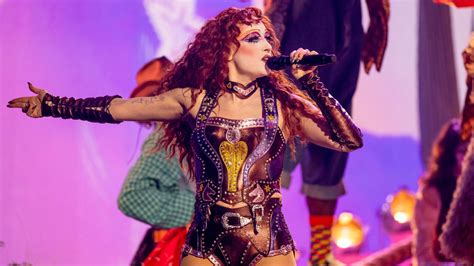 Does Chappell Roan Have a Girlfriend? Inside Her Dating Life | Life & Style