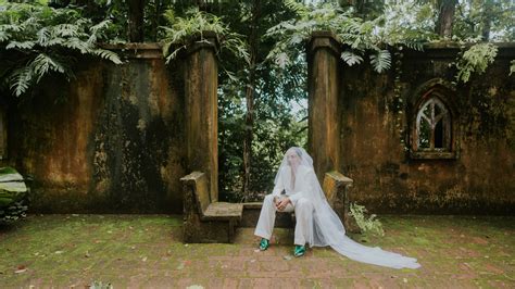 A couple tied the knot at Geoffrey Bawa’s Lunuganga — and it's a dreamy ...