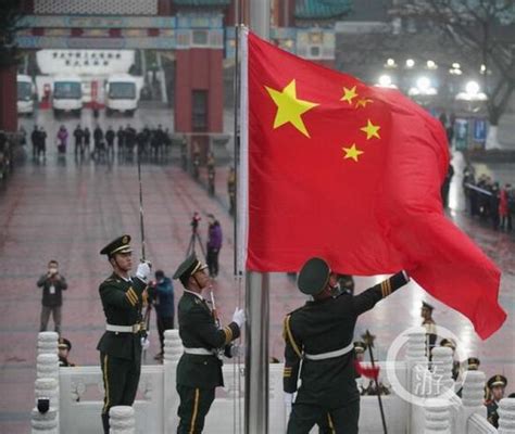 重庆举行升国旗仪式喜迎2021年新年_新浪新闻
