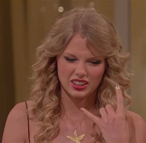 Pin by ⭐️ Dramatic ⭐️ ⸆⸉ on TAYLOR SWIFT💗💗💗 | Taylor swift cute, Taylor ...