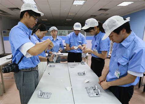 深圳一电子厂入职考试内容超难,填空题大学生都不会,满分毫无可能 - 哔哩哔哩