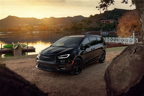 2022 Chrysler Pacifica Limited AWD test drive review