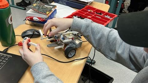 Examples for Grade 8 Coding and Robotics 的图像结果