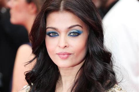 Aishwarya Rai's Latest Cannes Get-Up Involves Purple Lipstick And Zero ...