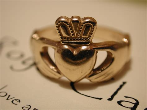 What is the true history of Claddagh rings? What is their meaning ...