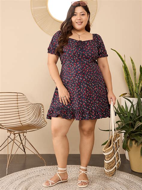Berrylush Curve Women Navy Blue Sweetheart Neck Floral Print A-Line Mi