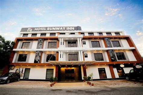 HOTEL RUNWAY INN (Varanasi) - Hotel Reviews, Photos, Rate Comparison ...